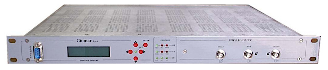 Un apparato professionale in rack per link radio operante a 2.3 GHz